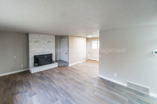 Foto del edificio - 11904 E 10th Ave