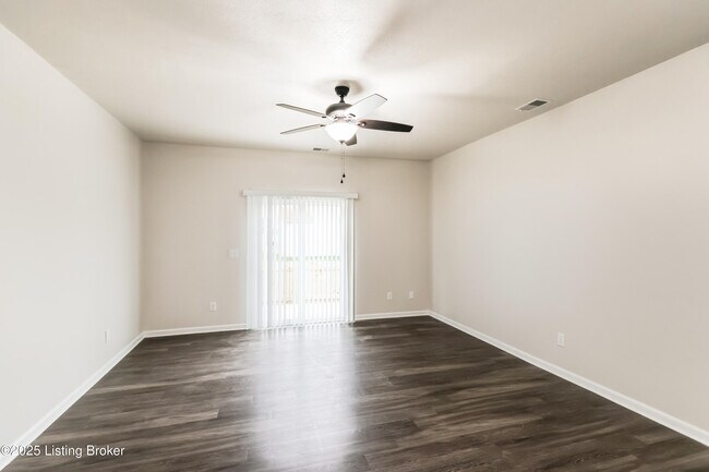 Foto del edificio - 6041 Edgemont Way