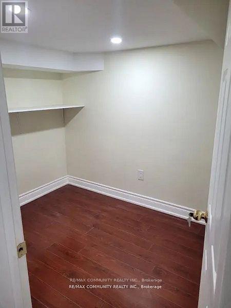 Building Photo - 71 Middlecote Dr
