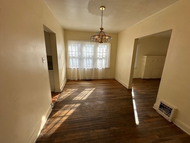Foto del edificio - 160 Roslyn Dr