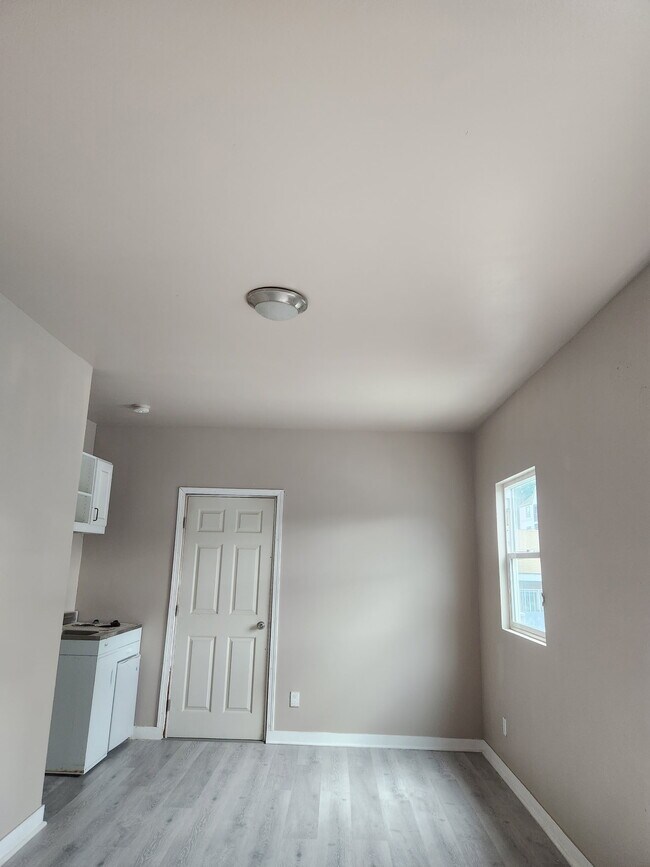 Foto del edificio - 1012 E Adams Blvd