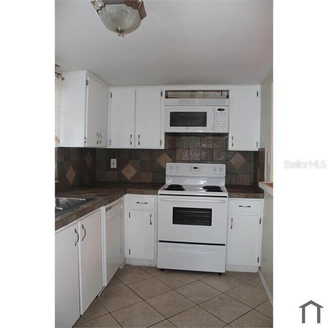 Foto del edificio - 8605 Champlain Ct