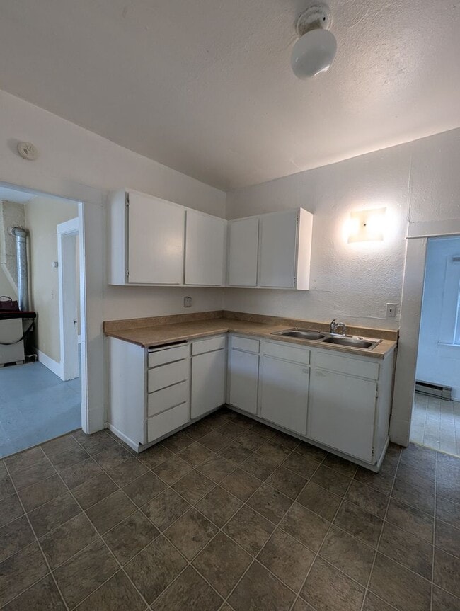 Building Photo - $1,000 Grocery Store Gift Card! 4 Bedroom,...