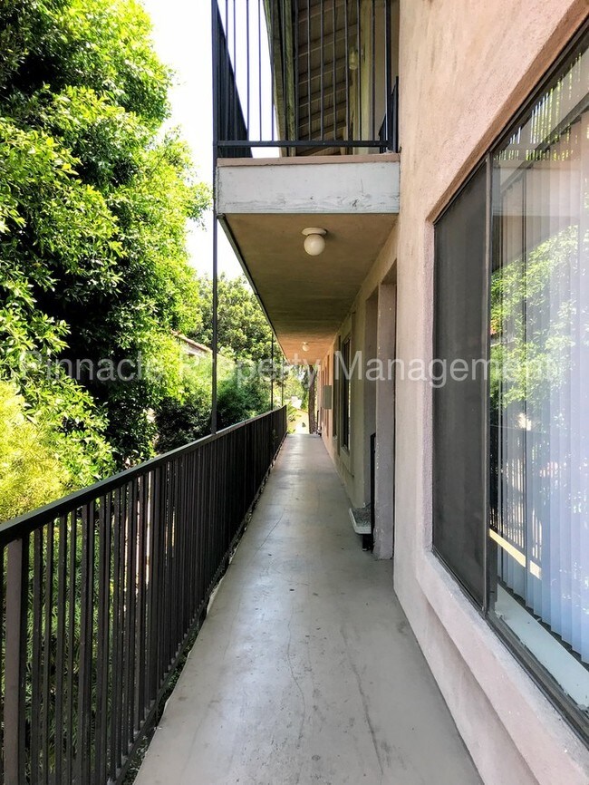 Foto del edificio - 2165 Cedar Ave