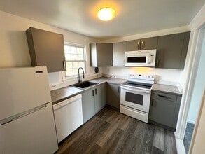 Building Photo - 9 Grandview Dr