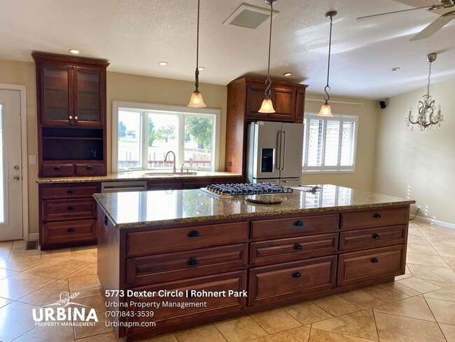 Building Photo - Spacious 4BR Golf Course Home in Rohnert Park with Open Floor Plan