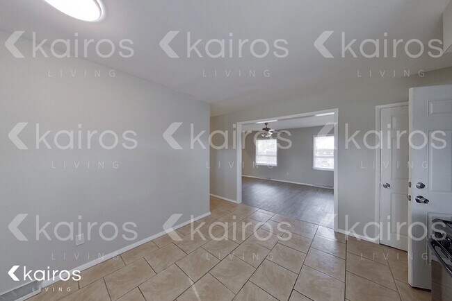 Building Photo - 2543 Pontchartrain Dr