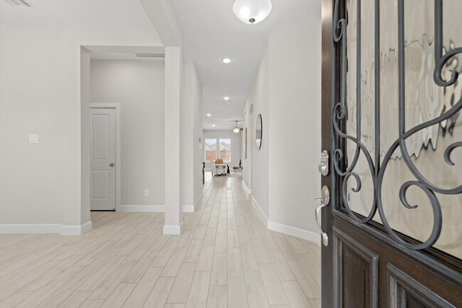 Building Photo - 6919 Myrtle Dr