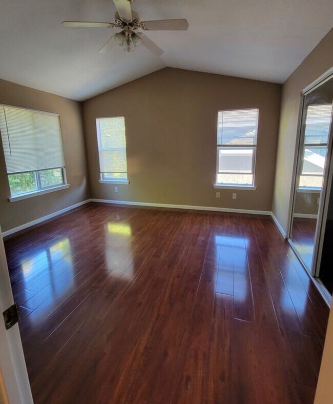 Foto del edificio - 2249 Fallwater Ln