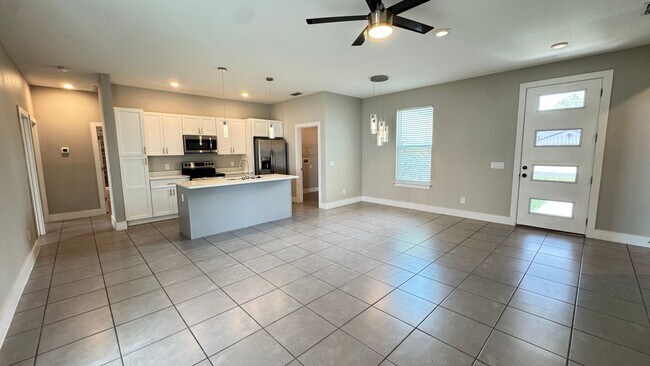 Building Photo - Beautiful 4 Br/2 Ba Home in Poinciana!!