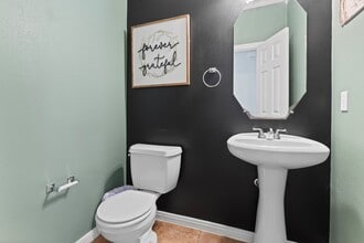 Building Photo - 20124 Bitter Root Dr Building Photo - 20124 Bitter Root Dr