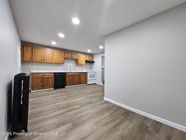 Building Photo - 58 Canaan St