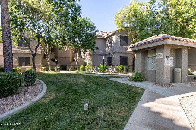 Building Photo - 15151 N Frank Lloyd Wright Blvd