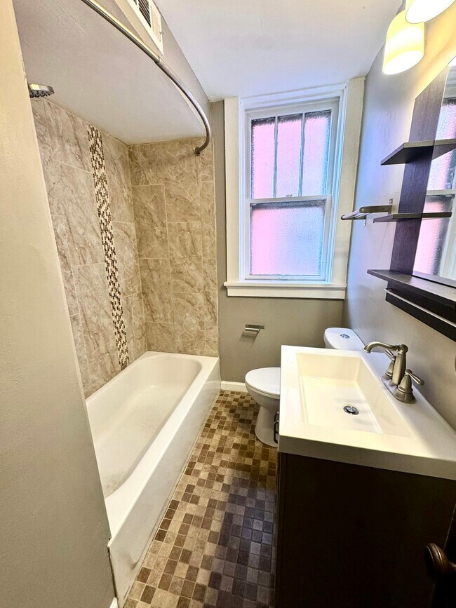 Building Photo - 5122 Goethe Avenue, Unit 5122