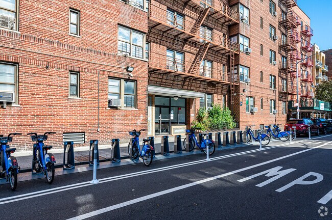 Foto del edificio - Pettit and Britton