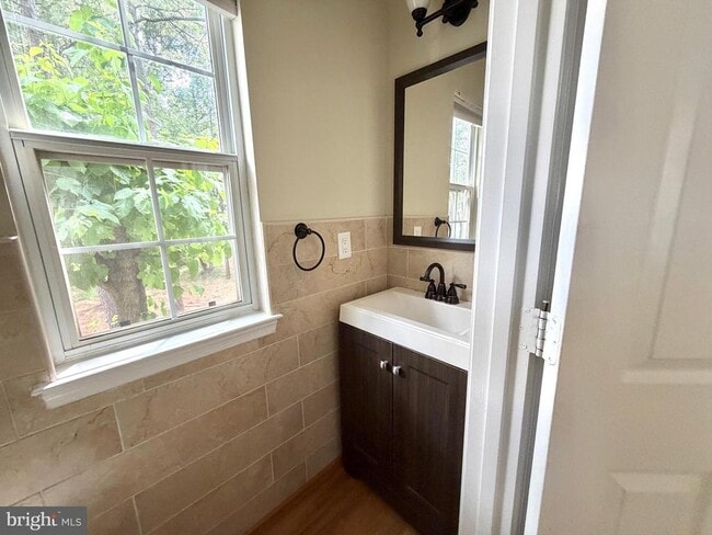 Building Photo - 47403 Darkhollow Falls Terrace