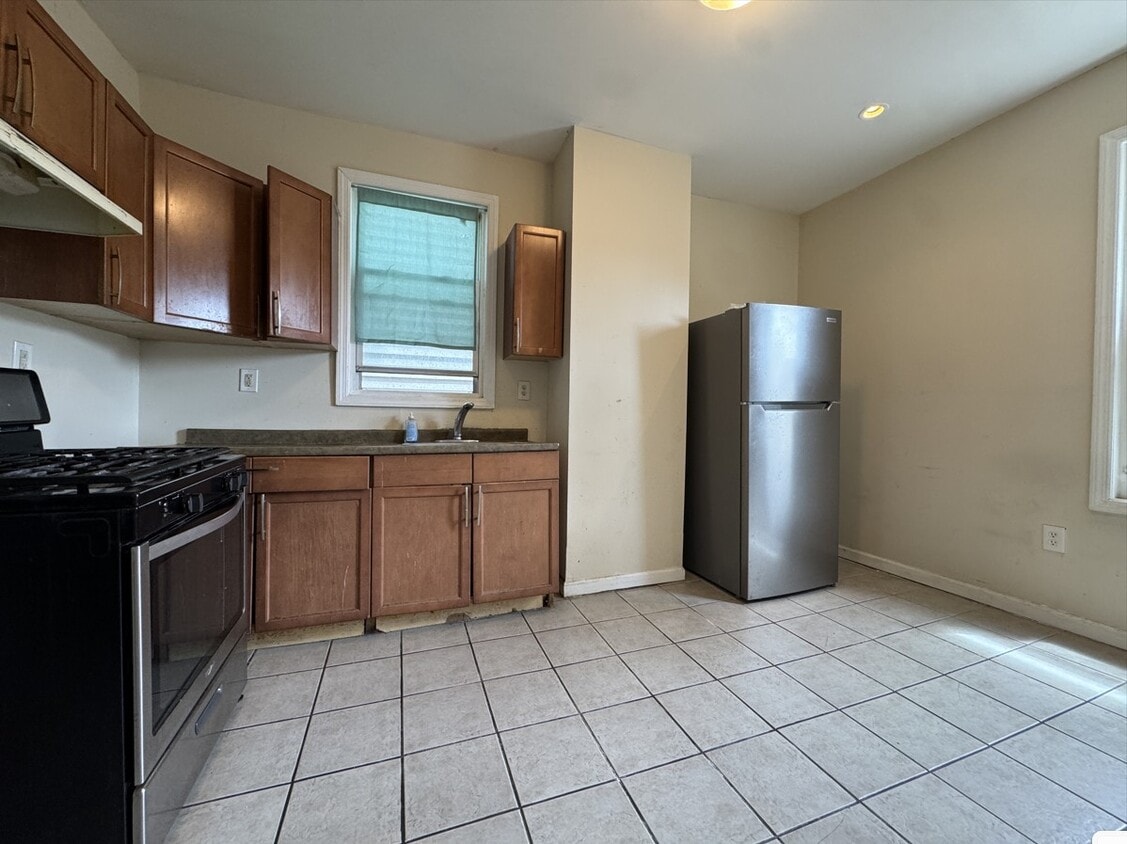 Primary Photo - 50 Randolph Ave