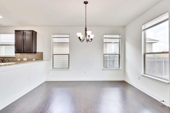 Foto del edificio - 11325 Kirkland Hill Path