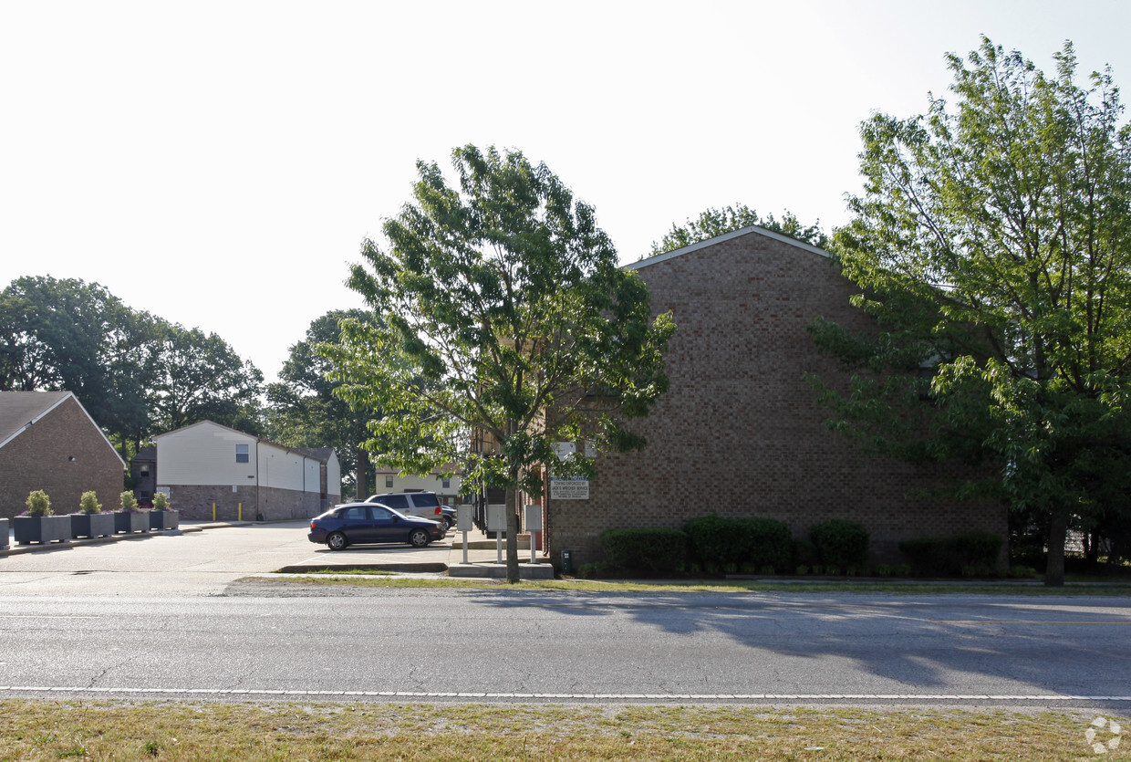 Building Photo - Alexis Apartments