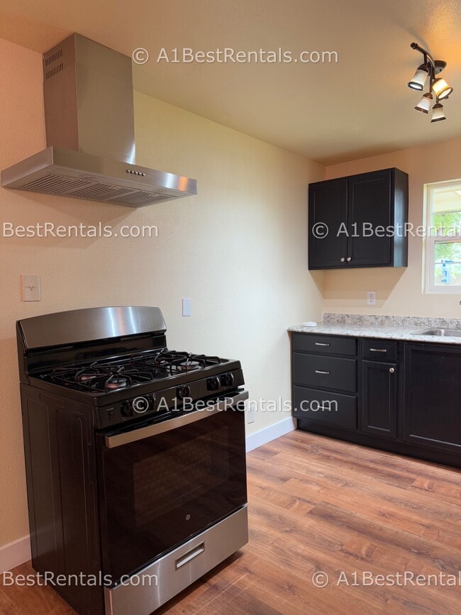 Building Photo - 3205 Sierra St