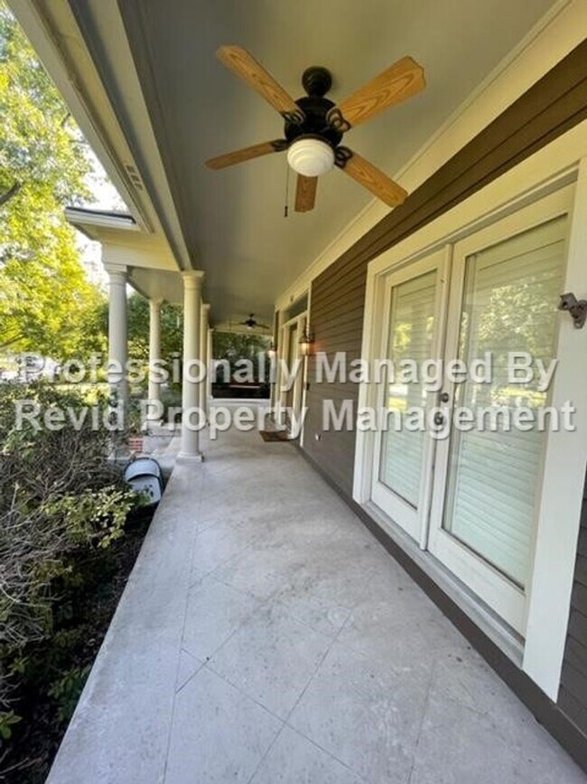 Building Photo - Huge Midtown Home!