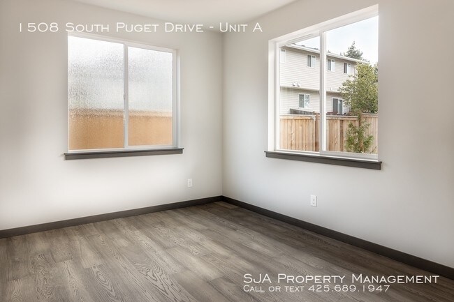 Building Photo - Brand New Luxury Townhomes