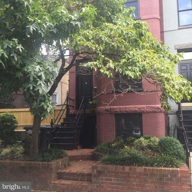 Foto del edificio - 807 A St SE