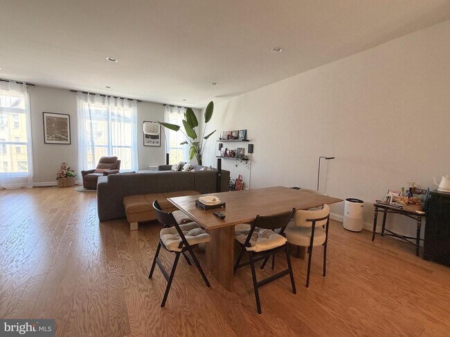 Foto del edificio - 12305 W Oaks Dr