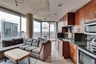 Building Photo - 360 Nueces St