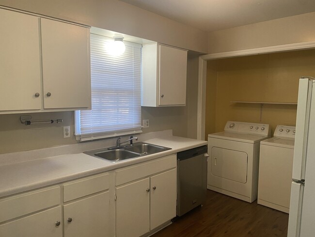 Building Photo - 7602 Hunt Club Rd