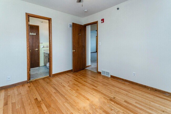 Building Photo - 4208 Marquette Dr