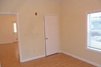 Building Photo - 848 Waverly St