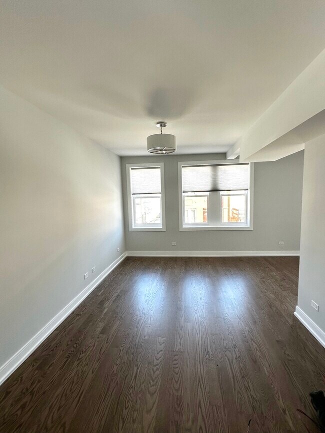 Building Photo - 654 N Talman Ave
