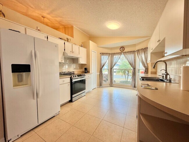 Foto del edificio - Beautiful Centrally Located 3/2