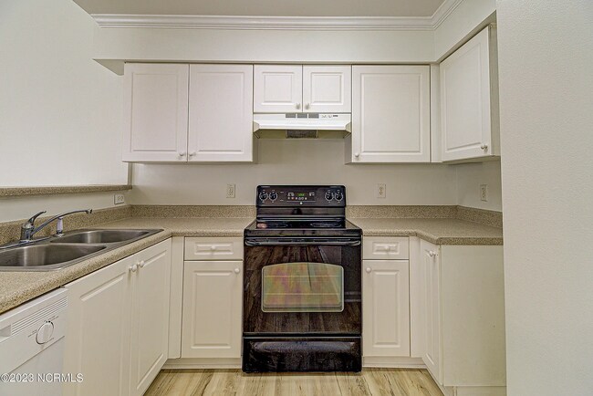 Building Photo - Charming 3 Bed, 2 Bath Home in Wilmington, NC - Must See!