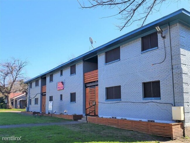 Building Photo - 2 br, 1 bath Apartment - 1240 W. Avenue D