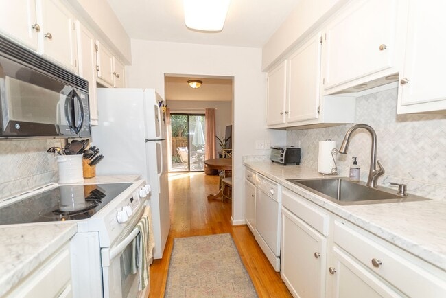 Building Photo - 2429 Avenham Ave SW