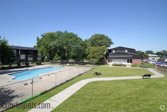 Pool - The Arbors Apartments