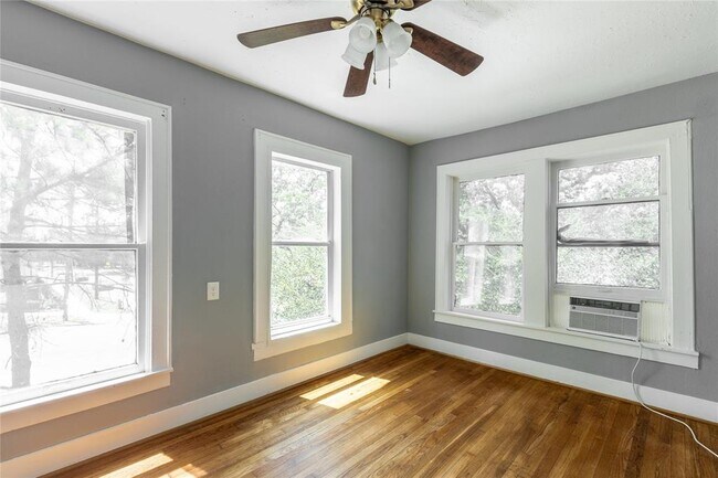 Foto del edificio - 4405 Woodside St