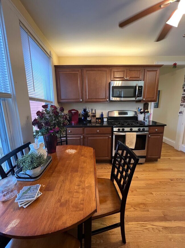 Foto del edificio - 381 Highland Ave