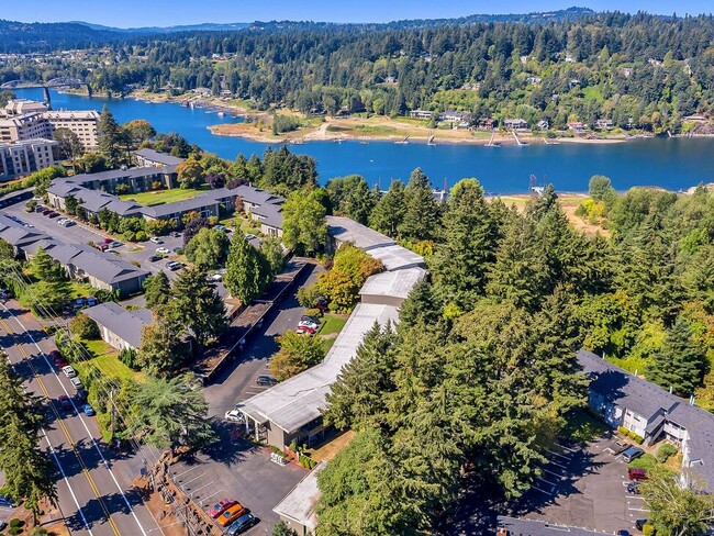 View of Complex River Cliff Apartments Milwaukie Oregon - River Cliff Apartments