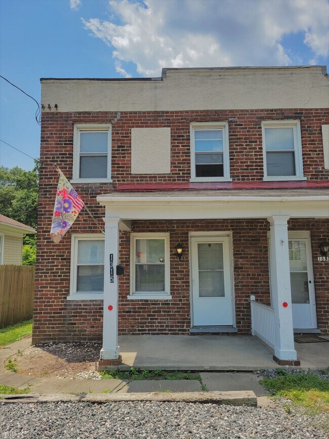 Building Photo - 2 br, 1 bath Duplex - 1315 Byron Street