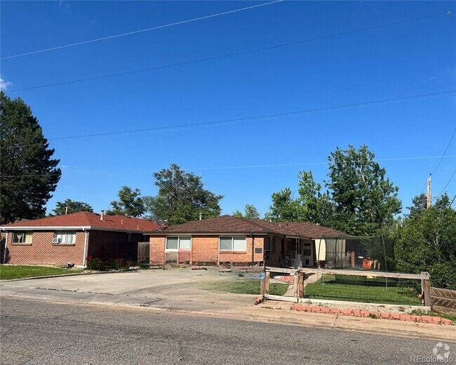 Building Photo - 4640 S Lowell Blvd