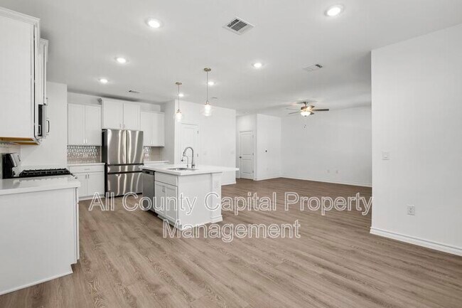 Building Photo - 5304 Jason Dr