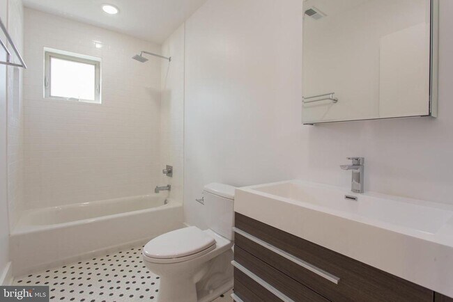 Building Photo - 2646 Manton St