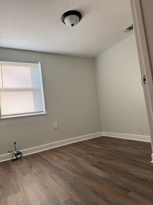 2nd Bedroom - 505 Davis Ave