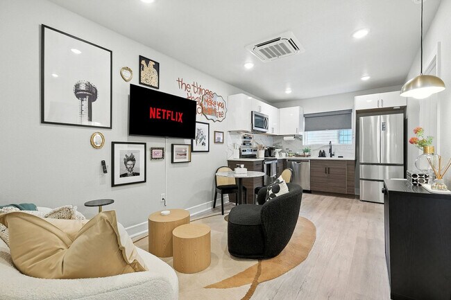 Building Photo - 5025 San Jacinto St