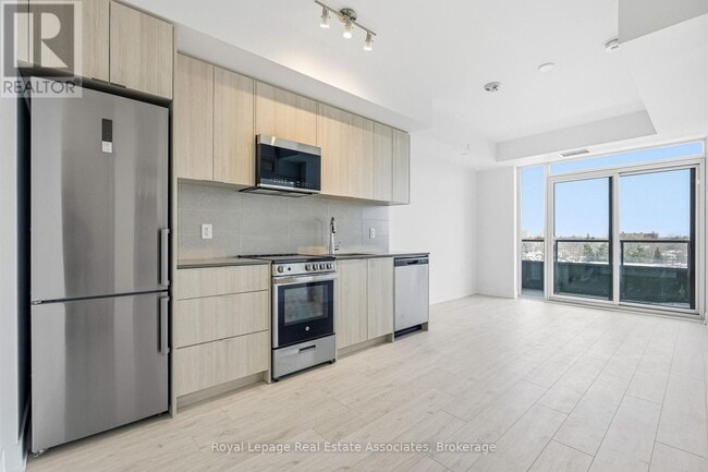 Building Photo - 2088 James St