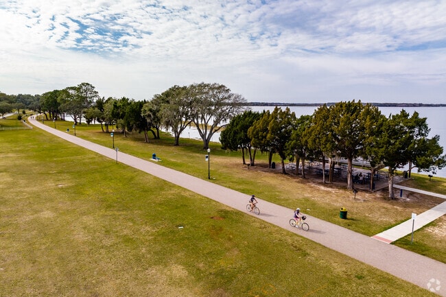 Waterfront Park on Lake Minneola has paved trails.