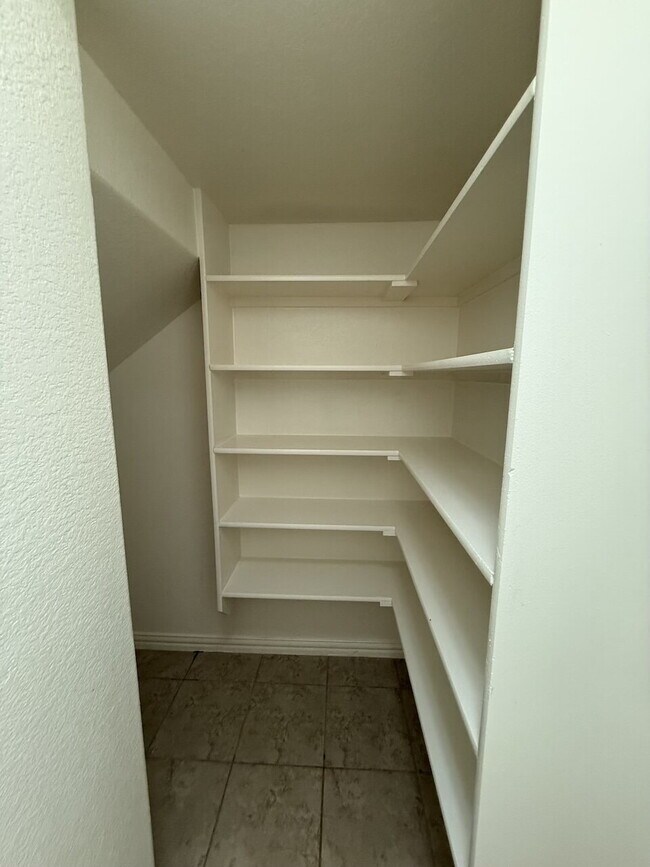 Building Photo - Come see this Townhome in such a great area.